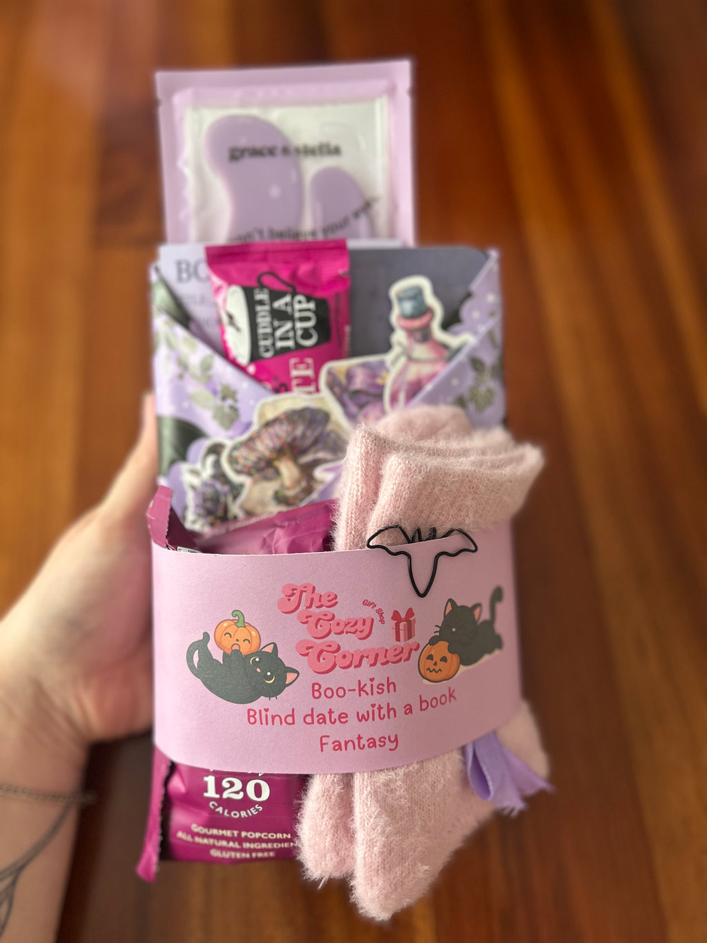Boo-kish cosy blind date with a book