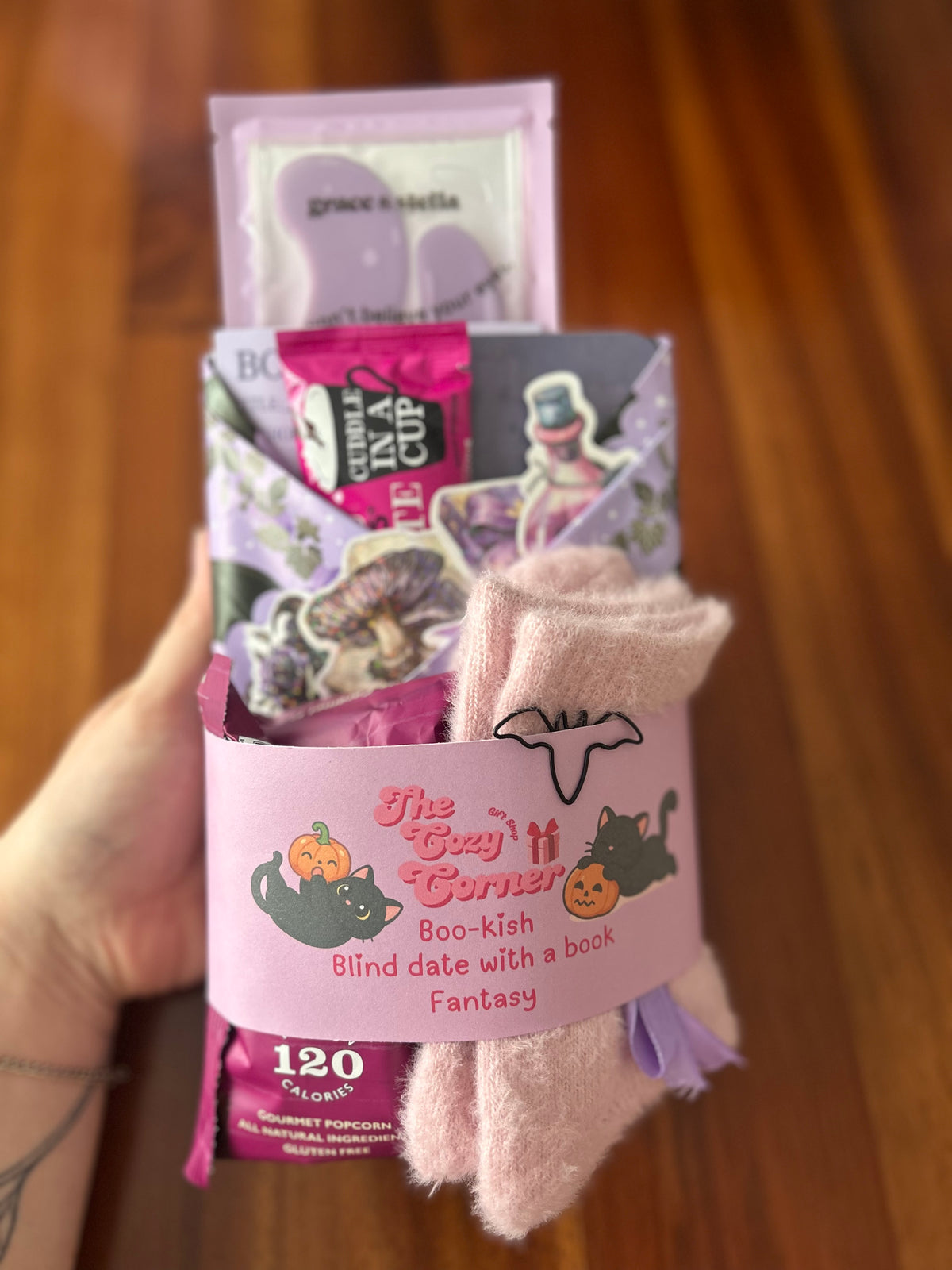 Boo-kish cosy blind date with a book