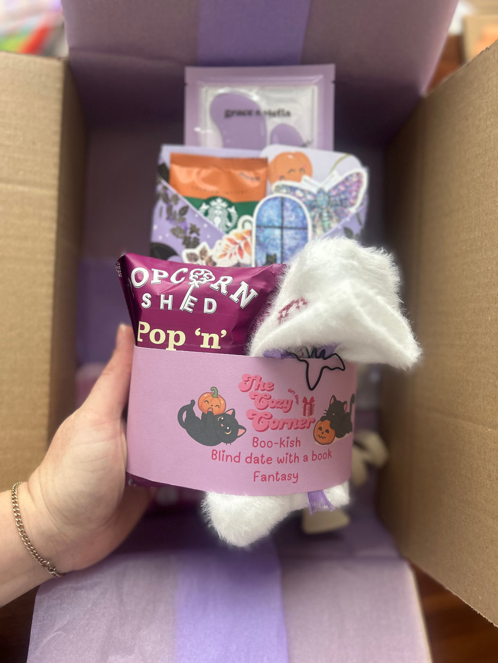 Boo-kish cosy blind date with a book