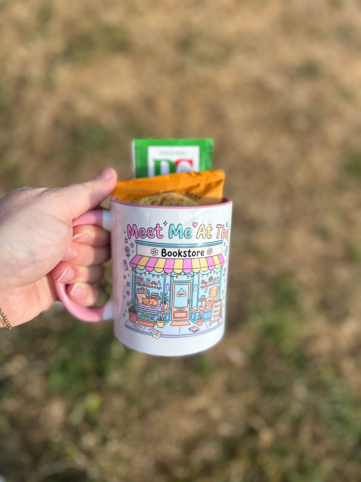 Meet me at the bookstore mug 11oz
