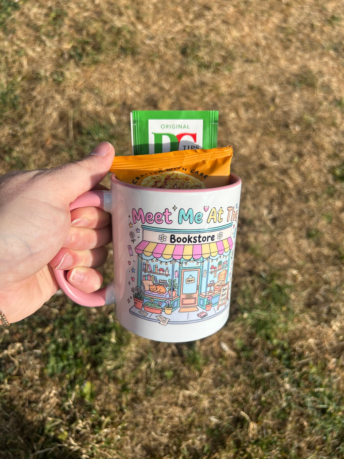 Meet me at the bookstore mug 11oz